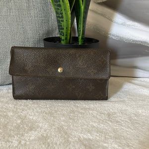 TH1021 EUC Louis Vuitton International Wallet